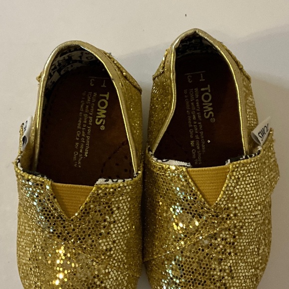 TOMS Kids Shimmering Gold Dress Shoes - Picture 2 of 4